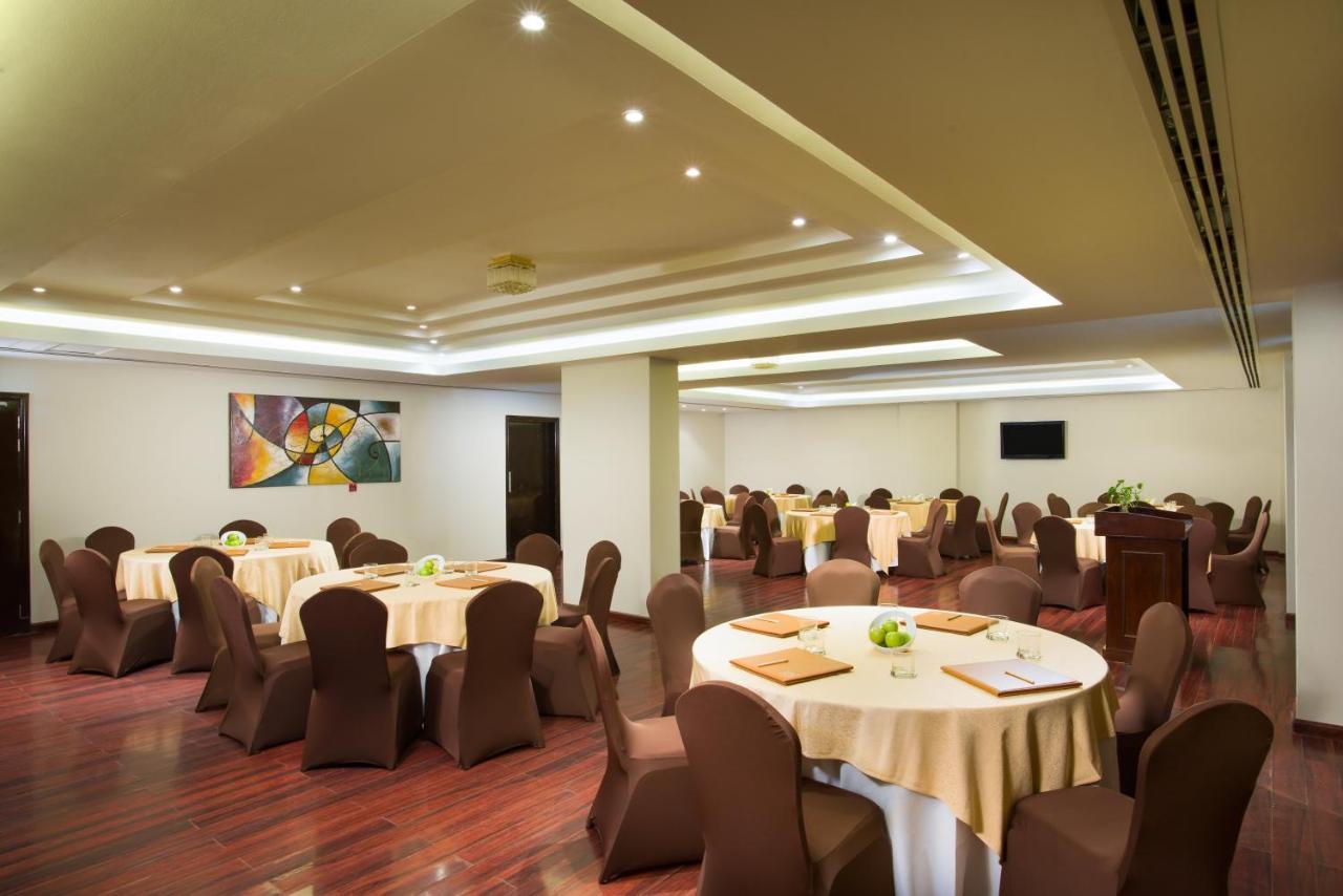 Centara Life Muscat Dunes Hotel Екстер'єр фото
